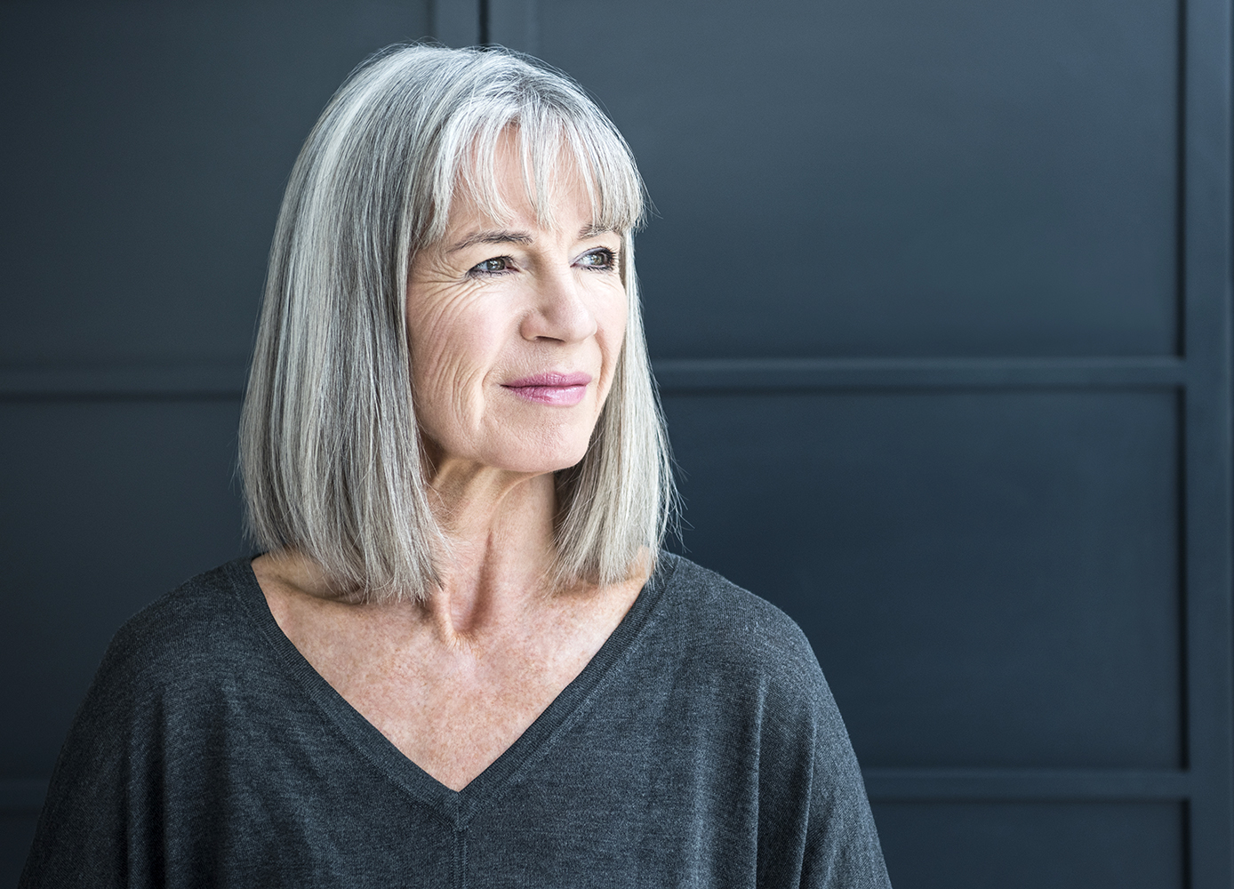 Pretty Grey Haired Women Wavy Haircut